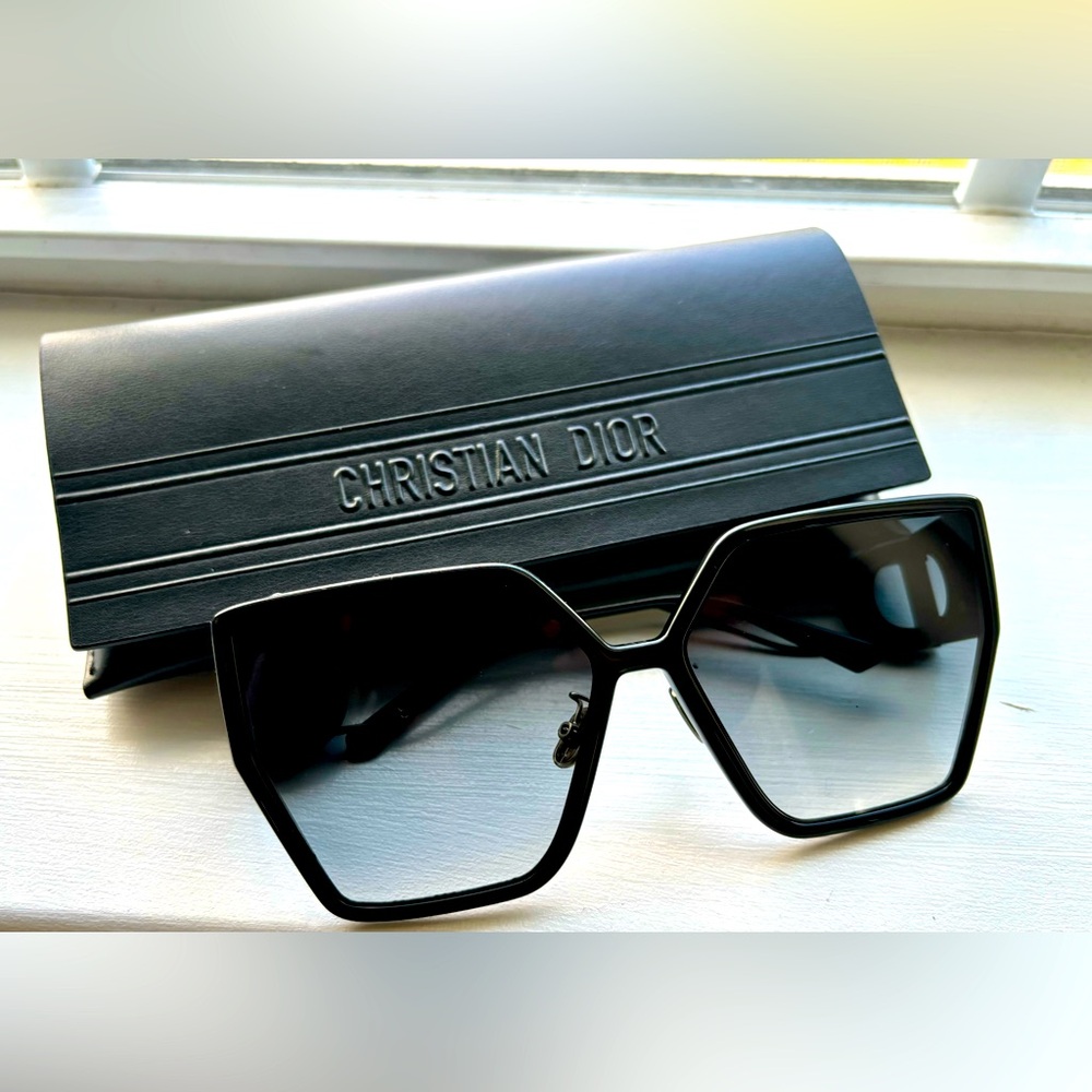 Christian Dior Montaigne oversized glasses